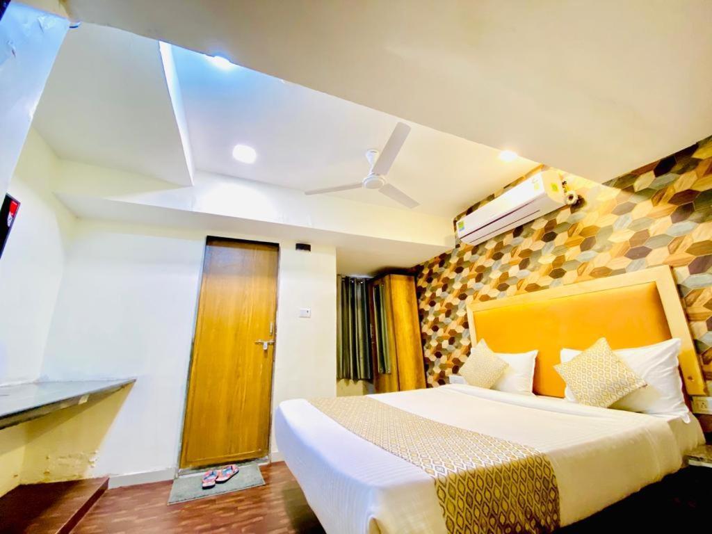 Hotel Alexa - Satellite Prahladnagar, Ahmedabad Exterior foto