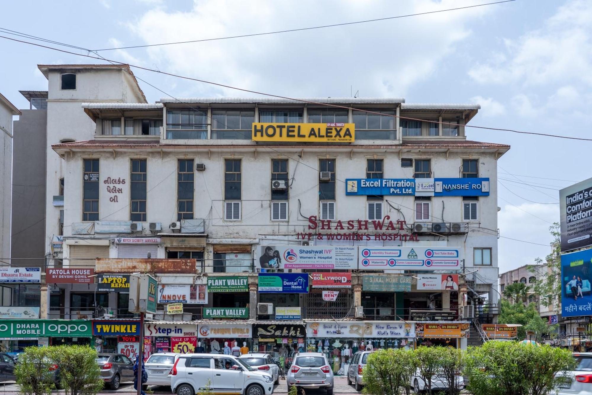 Hotel Alexa - Satellite Prahladnagar, Ahmedabad Exterior foto