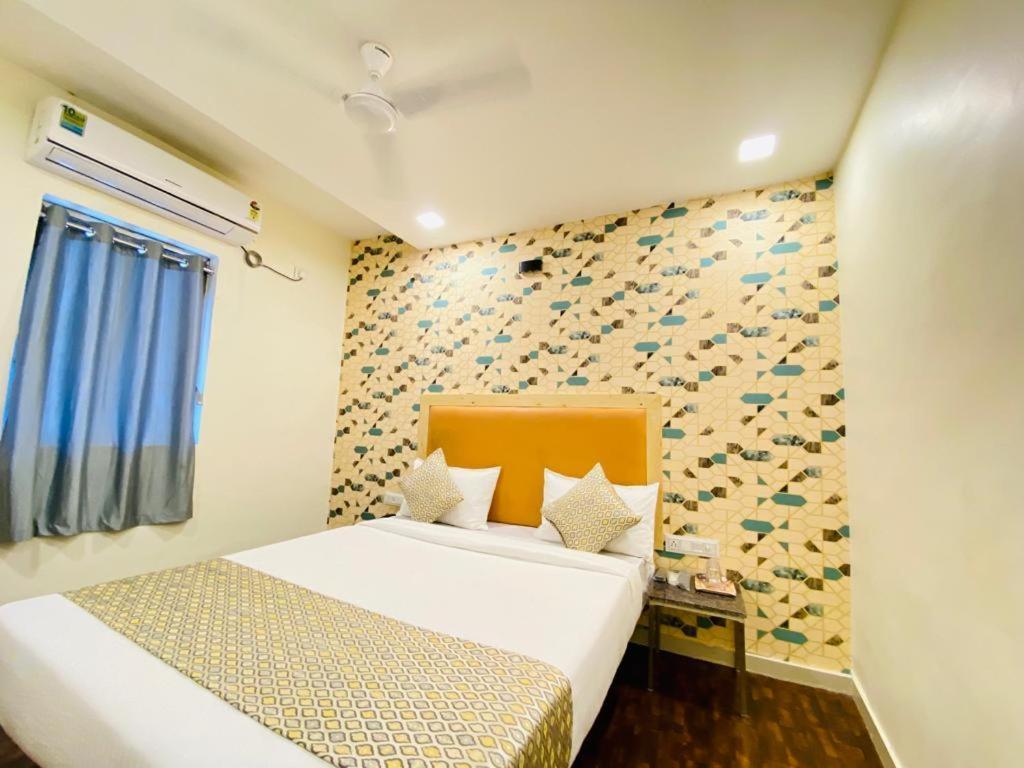 Hotel Alexa - Satellite Prahladnagar, Ahmedabad Exterior foto
